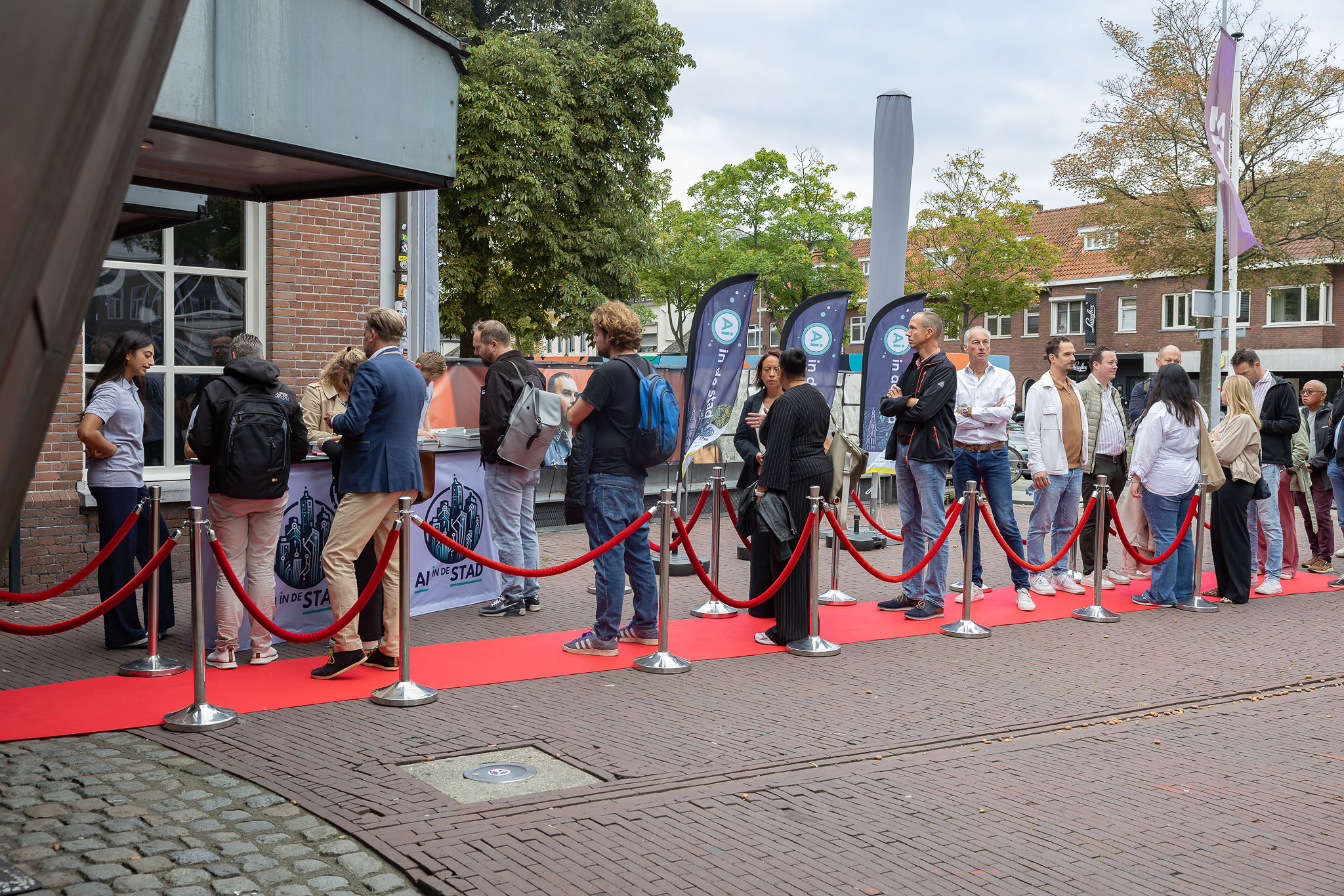 2025-09-18AIINDESTADFotostudiosas00001